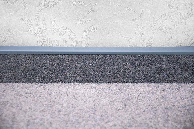 Плинтус для ковролина "Korner" Listwa графит (2500*13,8*50 мм) — купить в Перми