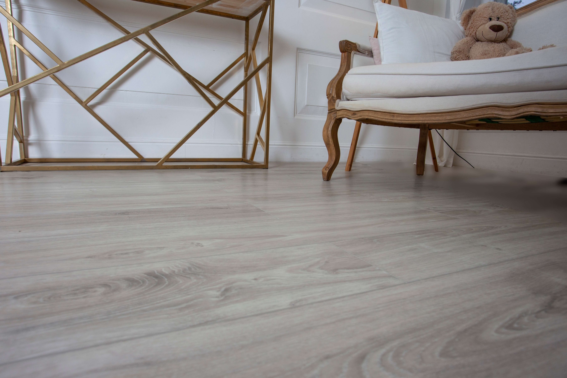 Усовершенствованная кварц-виниловая плитка «Damy Floor» Дуб Белый (1227*187*2,5 мм) — купить в Перми