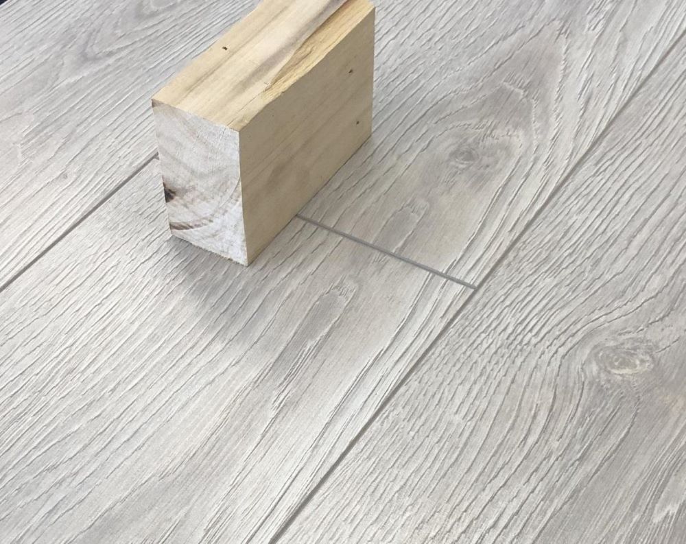 Ламинат "SunFloor" 8/32 4V Дуб Лайн 37 (1380*193*8 мм) — купить в Перми