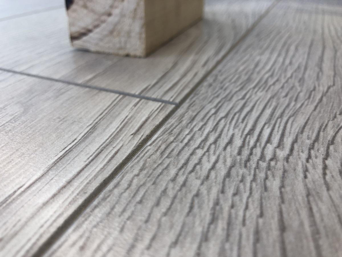 Ламинат "SunFloor" 8/32 4V Дуб Лайн 37 (1380*193*8 мм) — купить в Перми